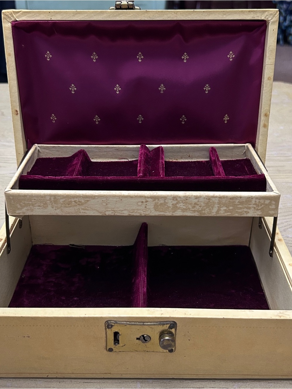Velvet-Lined Vintage Jewelry Storage Box in Burgundy